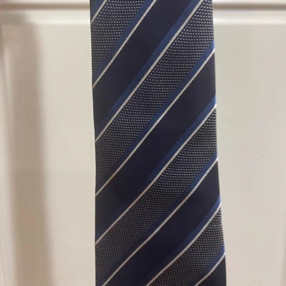 Armani Collezioni Tie Blue and Gray stripe Sz OS - Picture 7 of 11